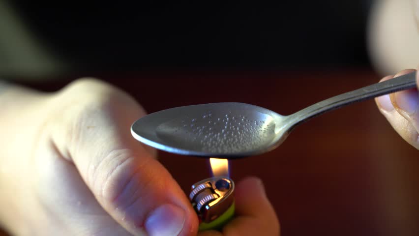 Cooking crack on a spoon video